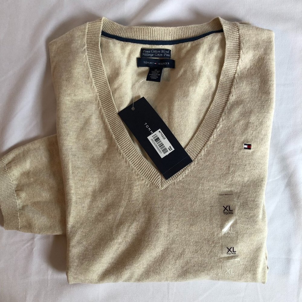 NWT szXL Tommy Hilfiger Women's "V" neck sweater